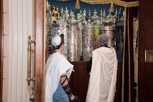 ceremony bar mitzvah Torah
