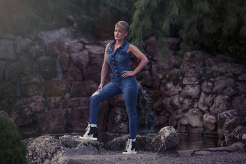 Naklejka premium model in autumn in denim overalls