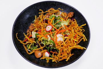 sauté chicken and mixed green vegetable salad with crispy fried breads