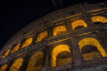 Obraz na płótnie Canvas Detail of the Colosseum in Rome, night photo