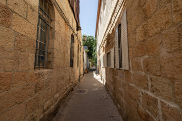 Fototapeta na wymiar jerusalem, israel. 04-05-2020. Old and narrow streets in the Nahlaot neighborhood of Jerusalem