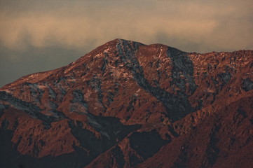 montaña en ocaso