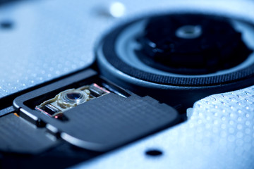 DVDドライブのピックアップレンズ © varts