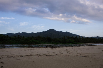foto de un hermoso paisaje y sus montañas 