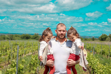 shooting famille Enfants jumelles Photographe Event BEAUVOISIN 
07.49.43.81.82