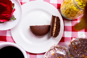 cake, towel, coffee, gingerbread, bread, honey, sweet, food, brown, dulce de leche, chocolate, yellow, tea
