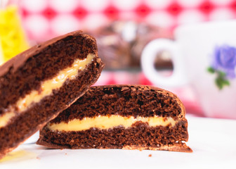 cake, towel, coffee, gingerbread, bread, honey, sweet, food, brown, dulce de leche, chocolate, yellow, tea

