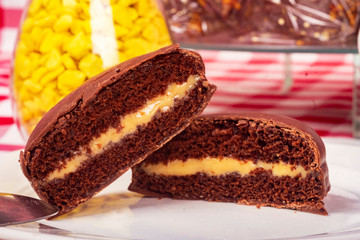 cake, towel, coffee, gingerbread, bread, honey, sweet, food, brown, dulce de leche, chocolate, yellow, tea
