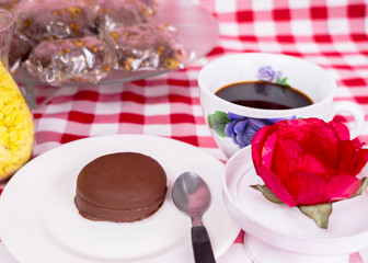 cake, towel, coffee, gingerbread, bread, honey, sweet, food, brown, dulce de leche, chocolate, yellow, tea
