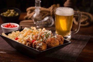 Porção de frango com batata