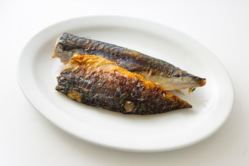Baked mackerel whice is picked with salt AND called Jaban-godeung-eo