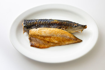 Baked mackerel whice is picked with salt AND called Jaban-godeung-eo