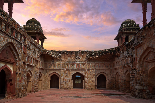 Jahaz Mahal, an old  Lodhi dynasty era rest-house located in the village of Mehrauli, Delhi, India