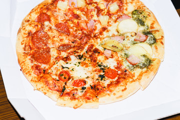 デリバリー　宅配　ピザ　テイクアウト　イタリアン　ファーストフード　グルメ　コロナ　外出自粛