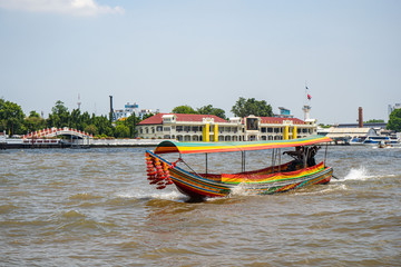 Fototapeta na wymiar Boat on a Bangkok River. river in Bangkok