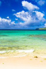 宮古島の美しいサンゴ礁の海