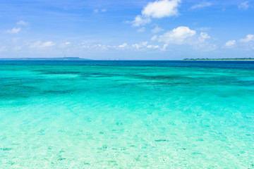 宮古島の美しいサンゴ礁の海