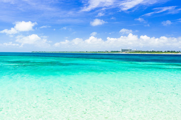 宮古島の美しいサンゴ礁の海