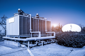 Outdoor air conditioners and streets
