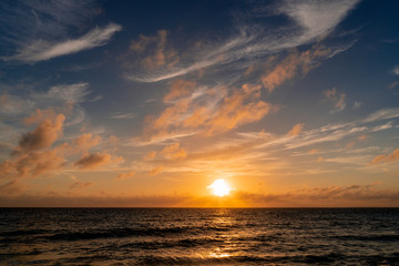 Fototapeta na wymiar 長間浜の美しい夕日