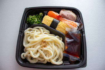 うどんと寿司の弁当　Bento, Udon noodle and Sushi