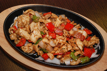 fried chicken with green and red bell pepper and onion