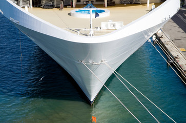 MSC Cruises Kreuzfahrtschiff im Hafen von Barcelona, Spanien - MSC Cruises Cruiseship or cruise...