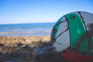 Obraz premium Pallone in spiaggia