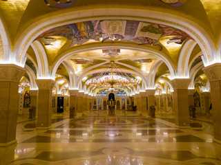 Obraz premium Saint Lazar church in underground crypt of orthodox church of Saint Sava or Saint Sava Temple (Hram Svetog Save) in Belgrade, Serbia.