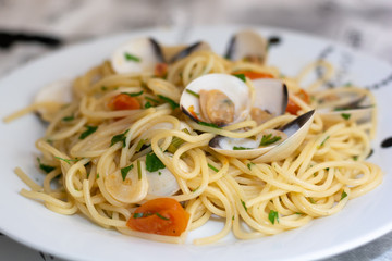 Spaghetti alle vongole, an italian traditional recipe with spaghettis, clams, tomatoes, garlic, chilli, parsley and white wine