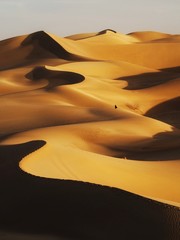 Schilderachtig uitzicht op woestijn tegen lucht tijdens zonsondergang