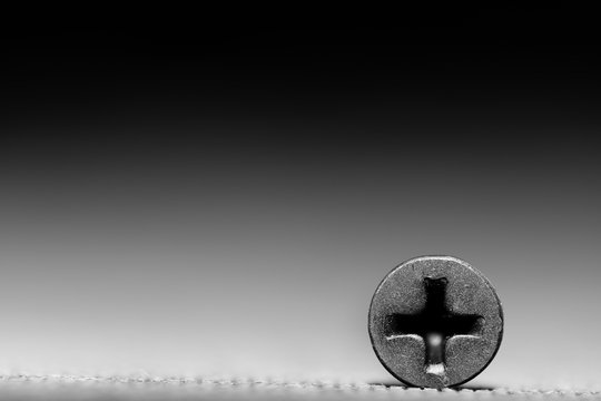 Blank & White screw head doctor