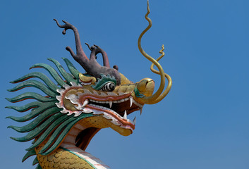 Fototapeta na wymiar golden dragon statue in thailand