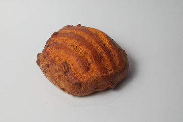 Round bun with two striped colors the whole superiro part