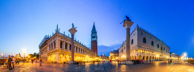 Fototapeta na wymiar Markusturm, Dogenpalast, Venedig, Italien 