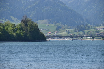 Lange Autobrücke über den Sihlsee in der Schweiz 18.5.2020