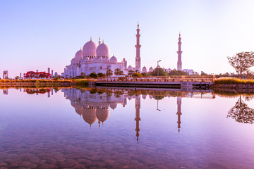 Naklejka premium Beautiful Sheikh Zayed Grand Mosque in Abu Dhabi 