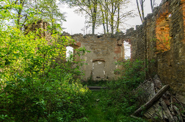 Ruiny cerkwi w miejscowości Nagórzany 