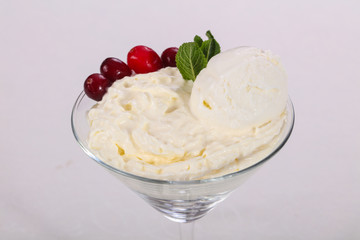 Ice cream with dry plum