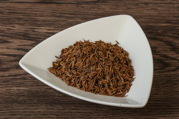 Dry zeera seeds in the bowl