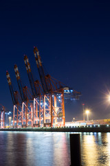 Hamburger Hafen bei Nacht