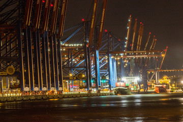 Hamburger Hafen bei Nacht