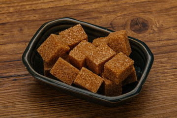 Cane sugar cubs in the bowl