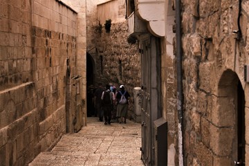 Fototapeta na wymiar Tourists in the Old City, Jerusalem