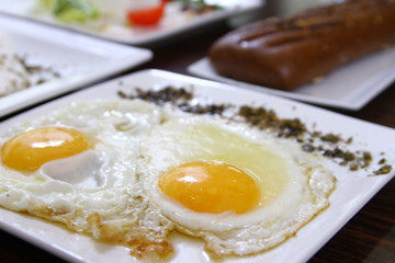 fried eggs with Brown bread