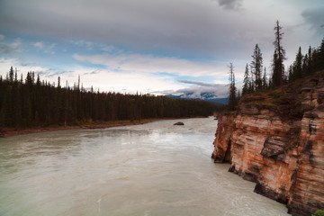 Obraz na płótnie Canvas Athabasca Falls trail, Alberta, Canada