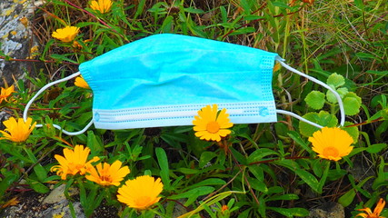 Mascarilla utilizada por la mayoría de las personas a causa del covid