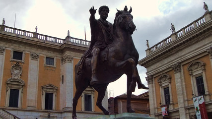 Obraz premium Bronze statue with horse in Rome