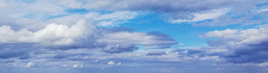 Obraz premium blue sky and white clouds background