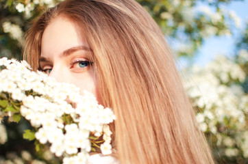 Naklejka premium Happy girl with long hair walking in the spring